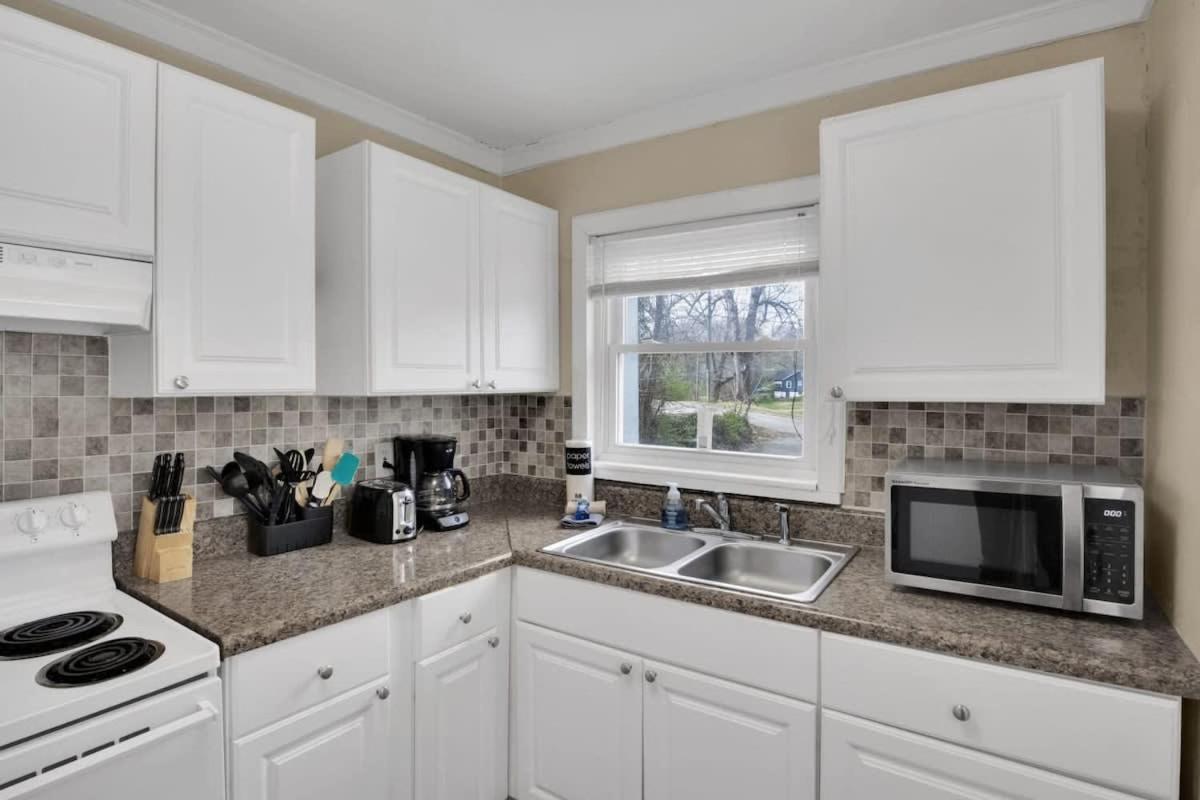 Small 2br East Knox apartment Pet friendly Knoxville Exteriör bild